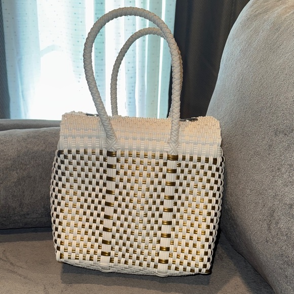 Mexican Artisanal white and gold tote bag with hanging tassels - Picture 3 of 12